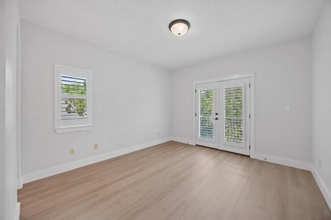 Building Photo - 206 Lido St