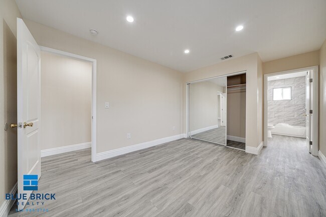 Building Photo - 2724-2724 Lanfranco St