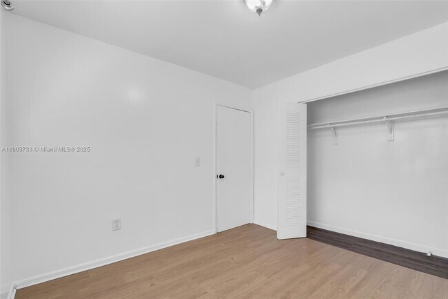 Building Photo - 2809 SW 23rd Terrace