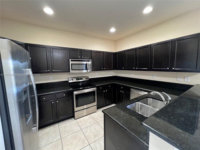 Building Photo - 748 SE 32nd Ave