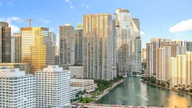 Building Photo - 475 Brickell Ave