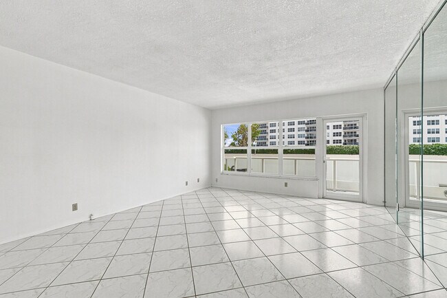 Building Photo - 3550 Galt Ocean Dr