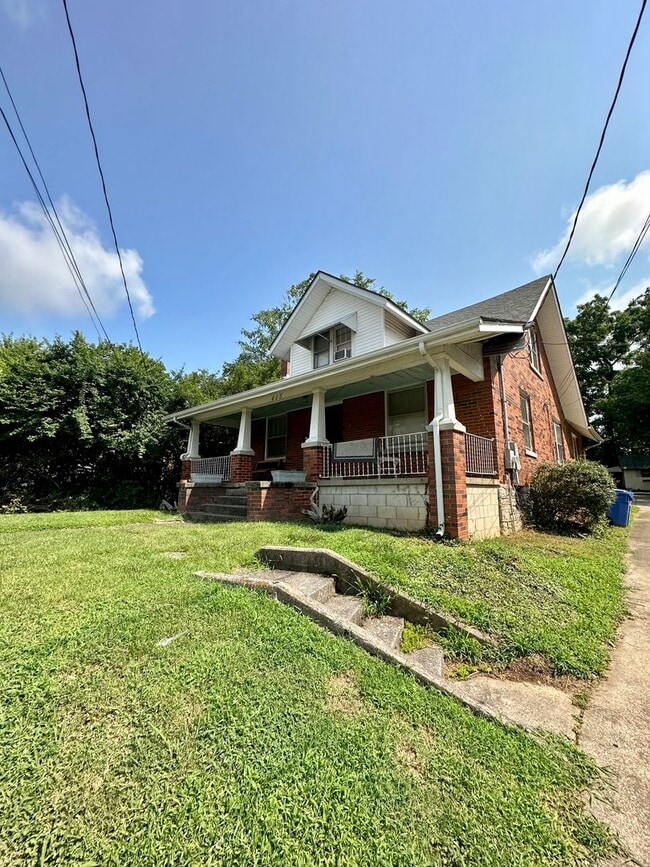 Primary Photo - Pre-Leasing UK Fall Semester 2026