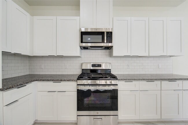 Building Photo - 2915 El Fenice Ln