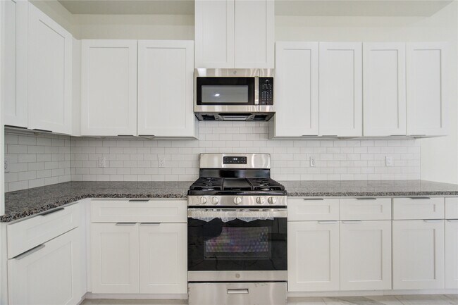 Building Photo - 2917 El Fenice Ln