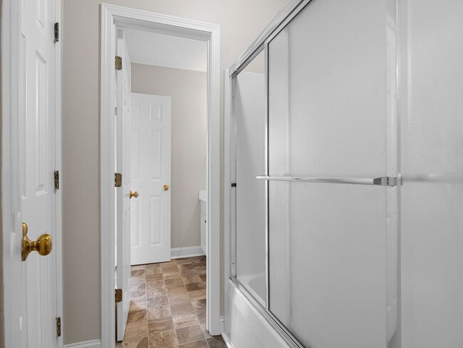 Building Photo - Freshly Renovated 2 BR, 2.5 BA Townhome Mi...