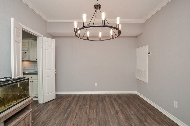 Building Photo - 2255 Braeswood Park Dr