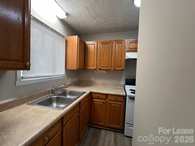 Building Photo - 1260 Fieldstone Rd