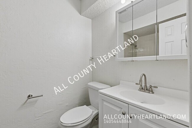 Building Photo - 119 Woodman Dr