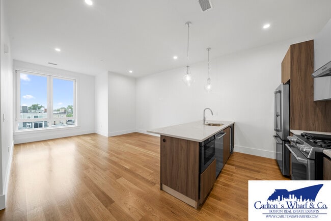 Building Photo - 218 Old Colony Ave