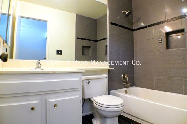 Building Photo - 3667 Country Club Dr