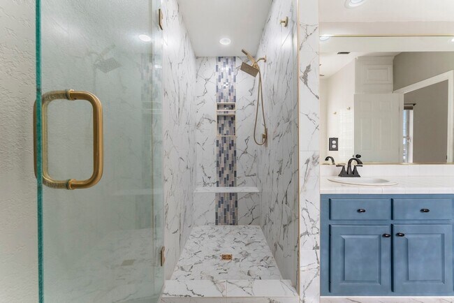 Building Photo - 13942 Longstreet Rd