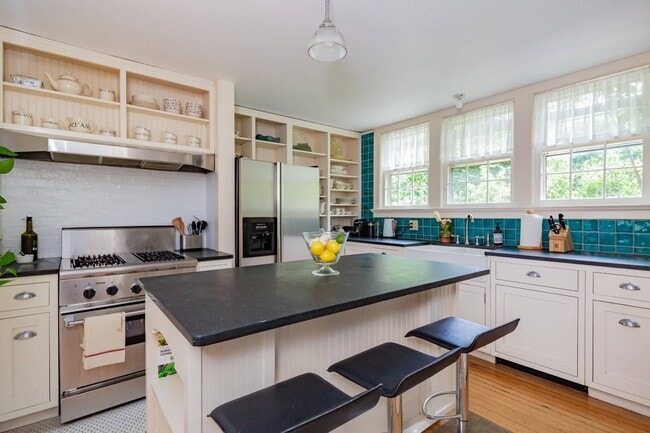 Building Photo - 7 Cooper Ln