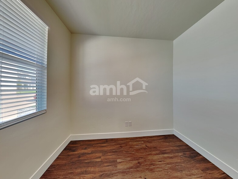 Building Photo - 9357 W Clancy St