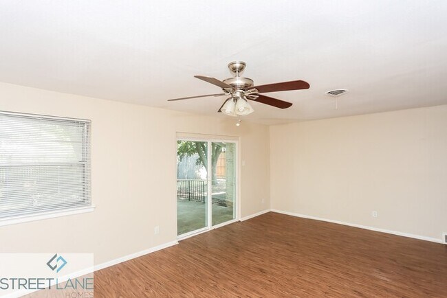 Building Photo - Charming 3 Bedroom in Irving!