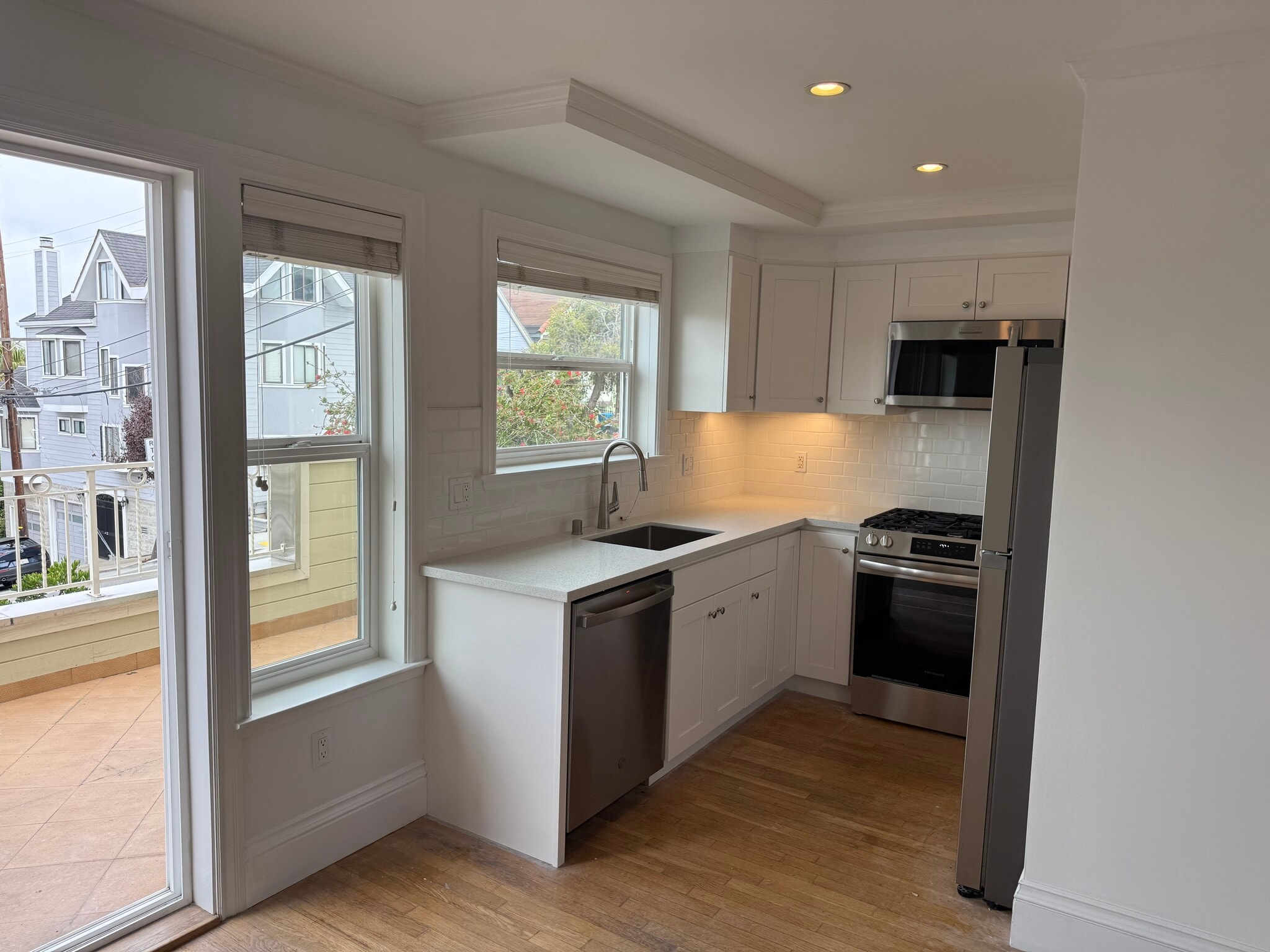 Kitchen - 119 Peralta Ave