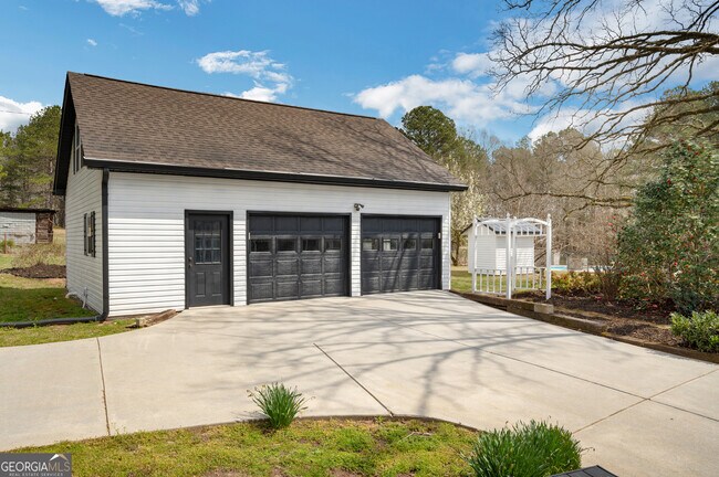 Building Photo - 813 Sandy Creek Rd