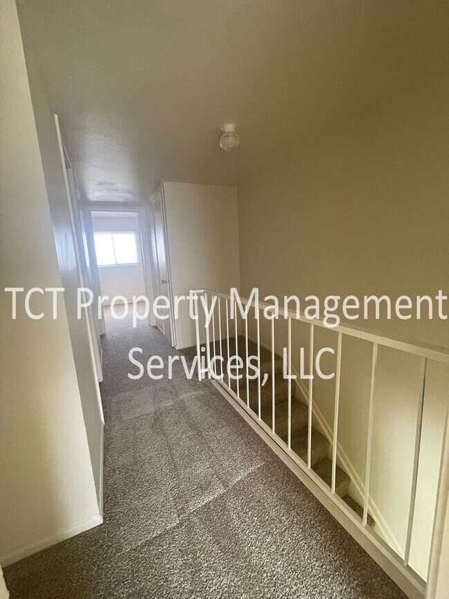 Building Photo - Four bedroom Tempe Townhome!