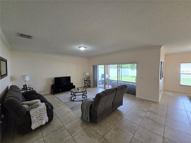 Building Photo - 2246 Waukegan Dr