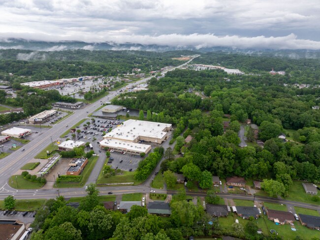 Building Photo - 1208 Gadd Rd