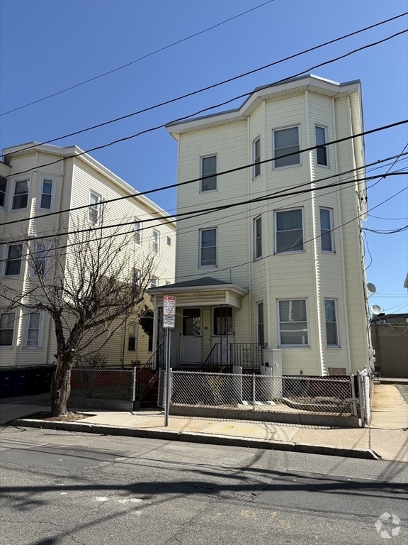 Building Photo - 39 Mansfield St