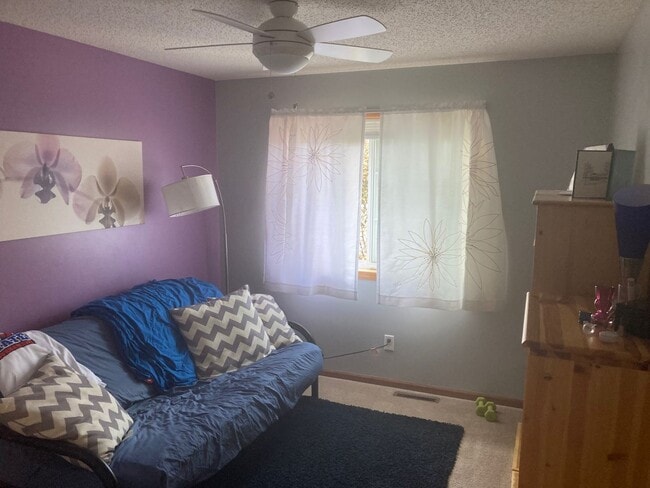 Building Photo - 3 Bedroom River Falls Townhome