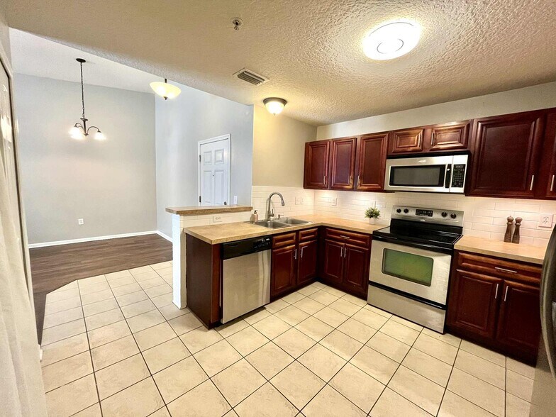 Building Photo - 2780 Golden Lake Loop