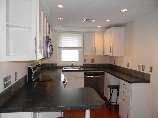 Building Photo - 152 Elmgrove Ave