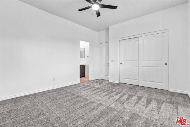 Building Photo - 577 Comet Ave