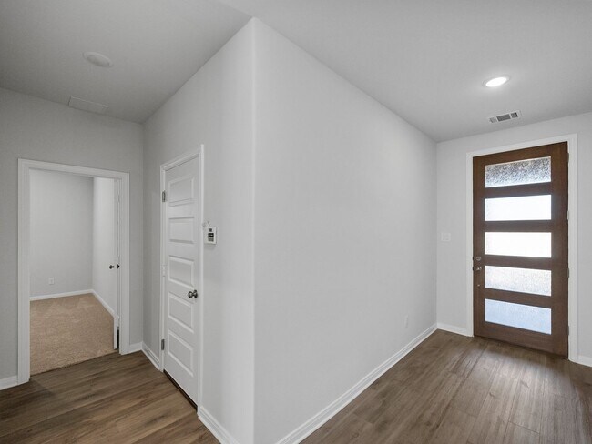 Building Photo - Almost New, Modern Look 4 Bed 3 Bath House in Van Alstyne Available Now!