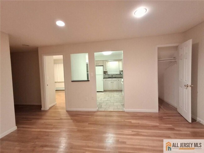 Building Photo - 363 Cranbury Rd