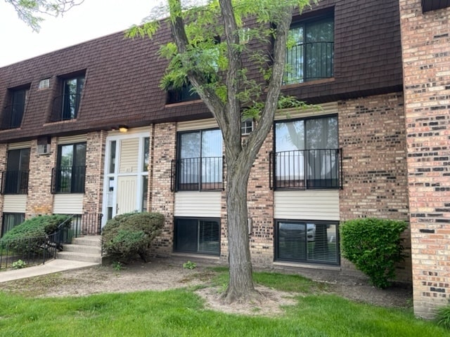 Building Photo - 183 N Waters Edge Dr