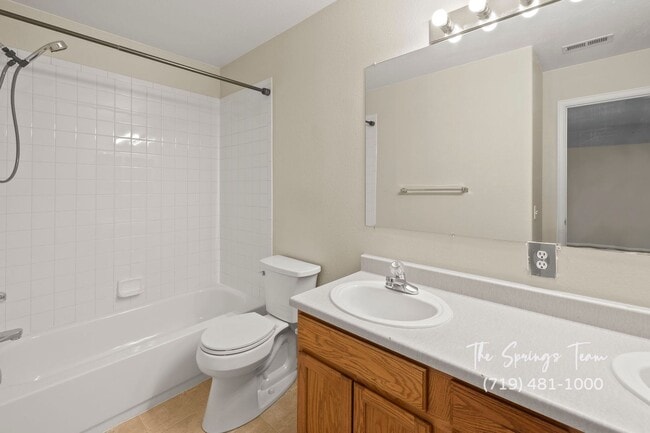 Building Photo - CHARMING 3BD/2BA CONDO featuring FRESH UPDATES - Security Deposit Waiver Available