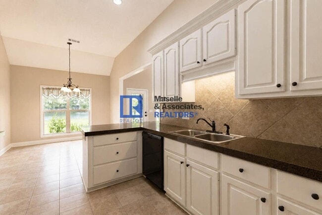Building Photo - 3 Bed / 2 Bath Home on the Water in Ashbrooke
