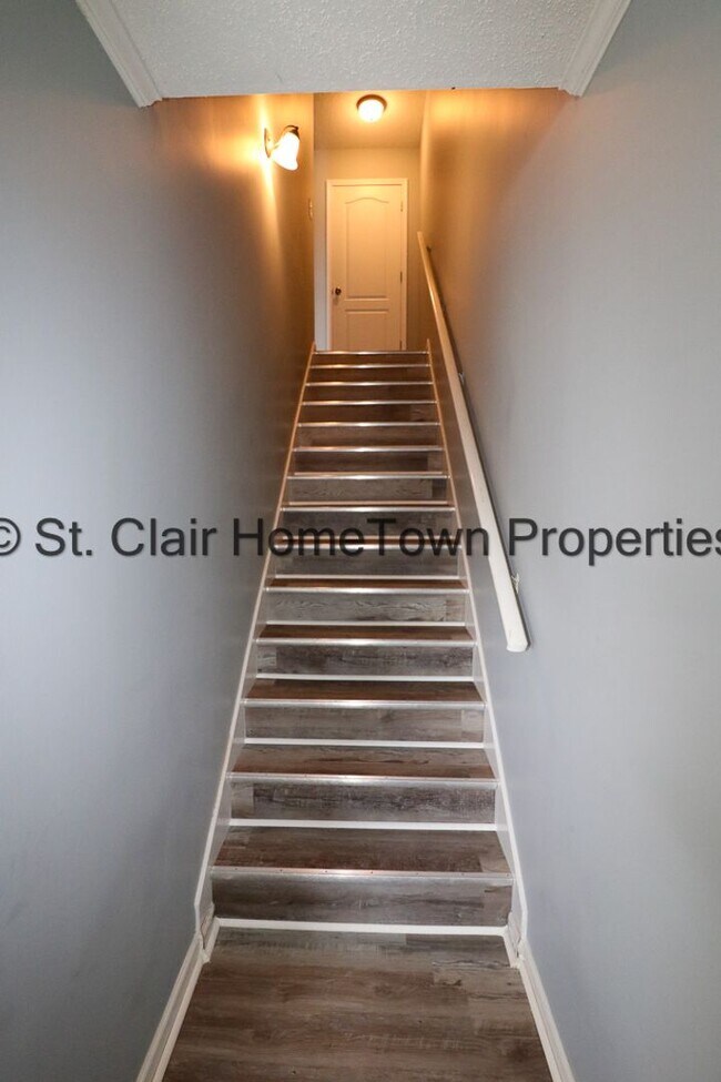 Building Photo - Totally Remodeled Tri-Plex in Lincoln School System