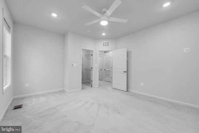 Building Photo - 23290 Milltown Knoll Square