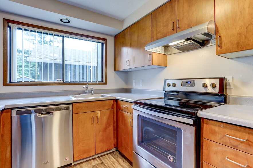 Primary Photo - Rockrose Apartments-266-8723Y