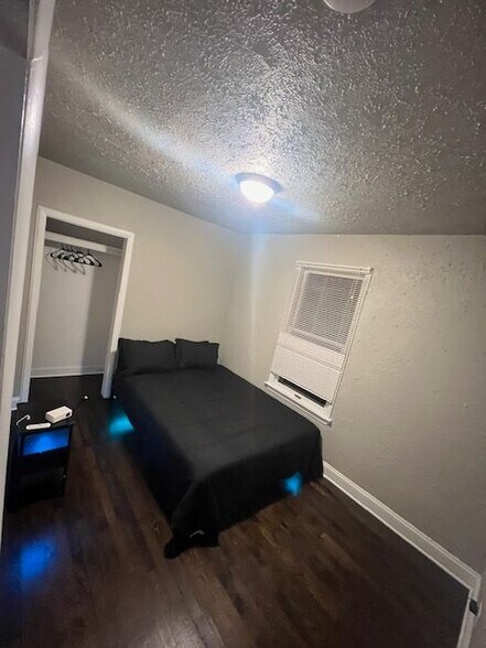 Building Photo - 3268 Prairie Ave