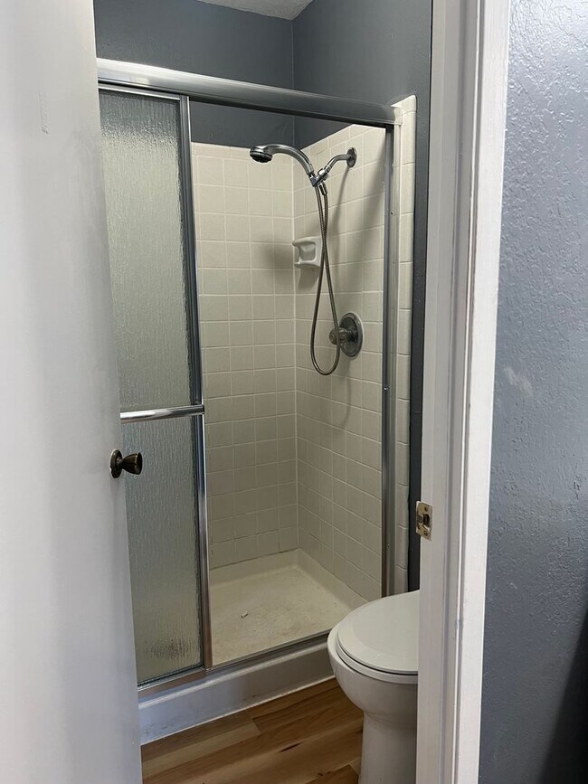 Building Photo - 4Bedroom House