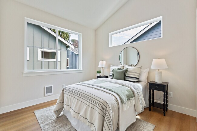 Building Photo - 4144 3rd Ave NW