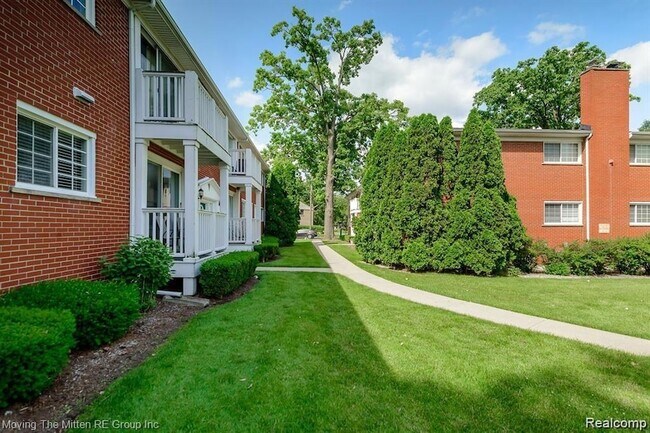 Building Photo - 487 N Eton St