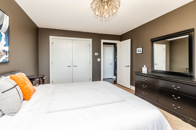 Building Photo - 2754 N Hampden Ct