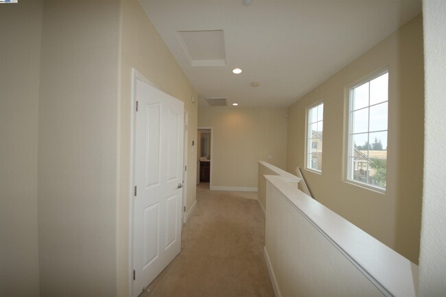 Building Photo - 1067 Green St
