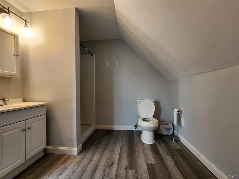 Building Photo - 218 S Pleasant St