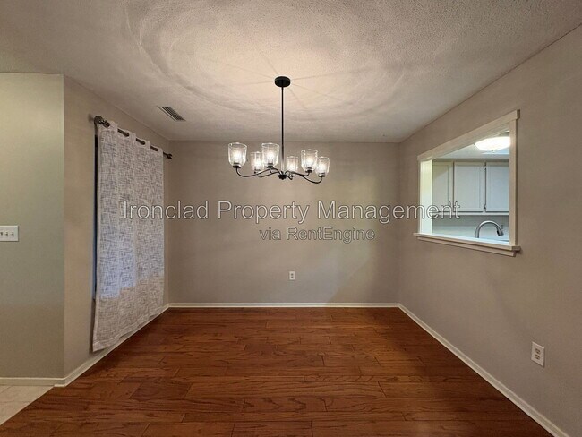 Building Photo - 3 Willow Ln