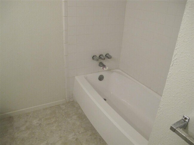 Building Photo - 4206 Harcourt Dr