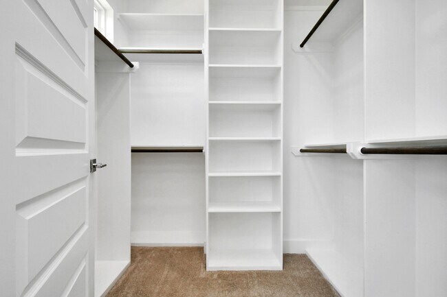 Building Photo - 531 Schweikhardt St