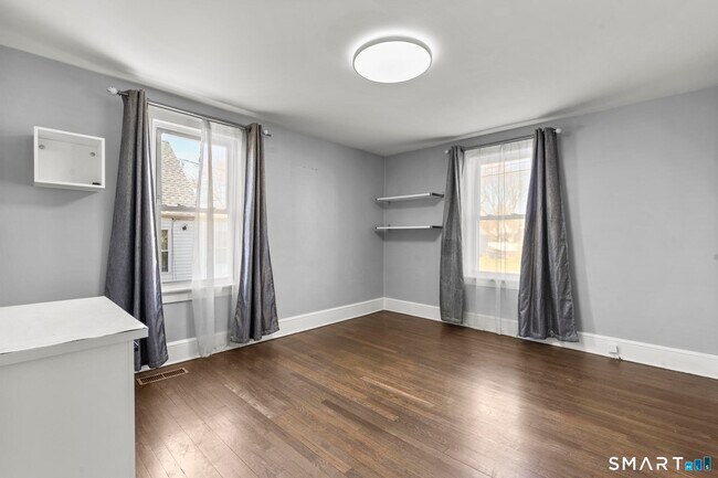 Building Photo - 28 Iver Ave