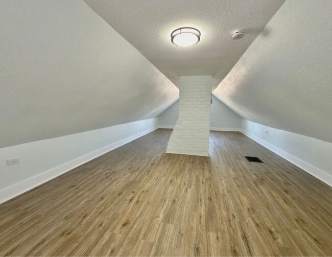 Building Photo - 5912 Elmwood Ave