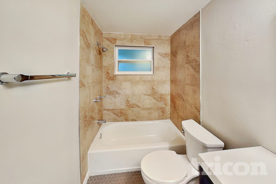 Building Photo - 1705 Coppertree Dr